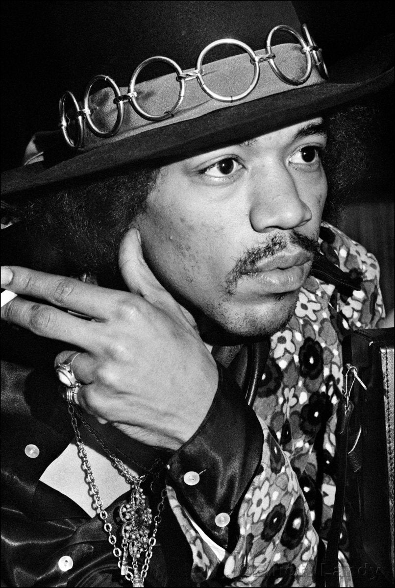 208 – Jimi Hendrix, press conference, on top of Pan Am Building, NYC, 1968 - Elliott Landy - Retroactv Merch Inc.