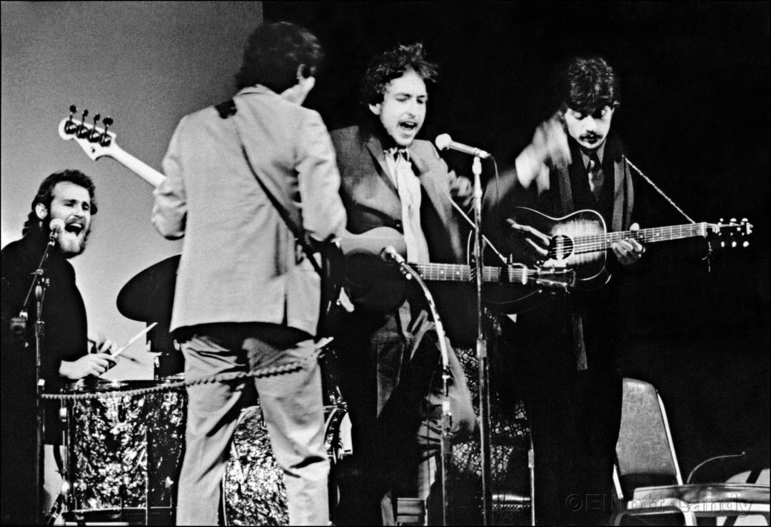 303 – Bob Dylan & The Band, Woody Guthrie Memorial Concert, Carnegie Hall, NYC, 1968 - Elliott Landy - Retroactv Merch Inc.