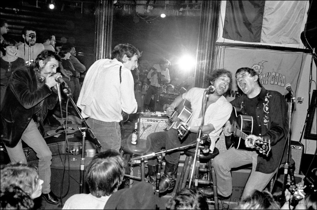 347 – Levon Helm, Bob Dylan, Rick Danko w. Sredni Vollmer, Lone Star Cafe, NYC, 1983 - Elliott Landy - Retroactv Merch Inc.