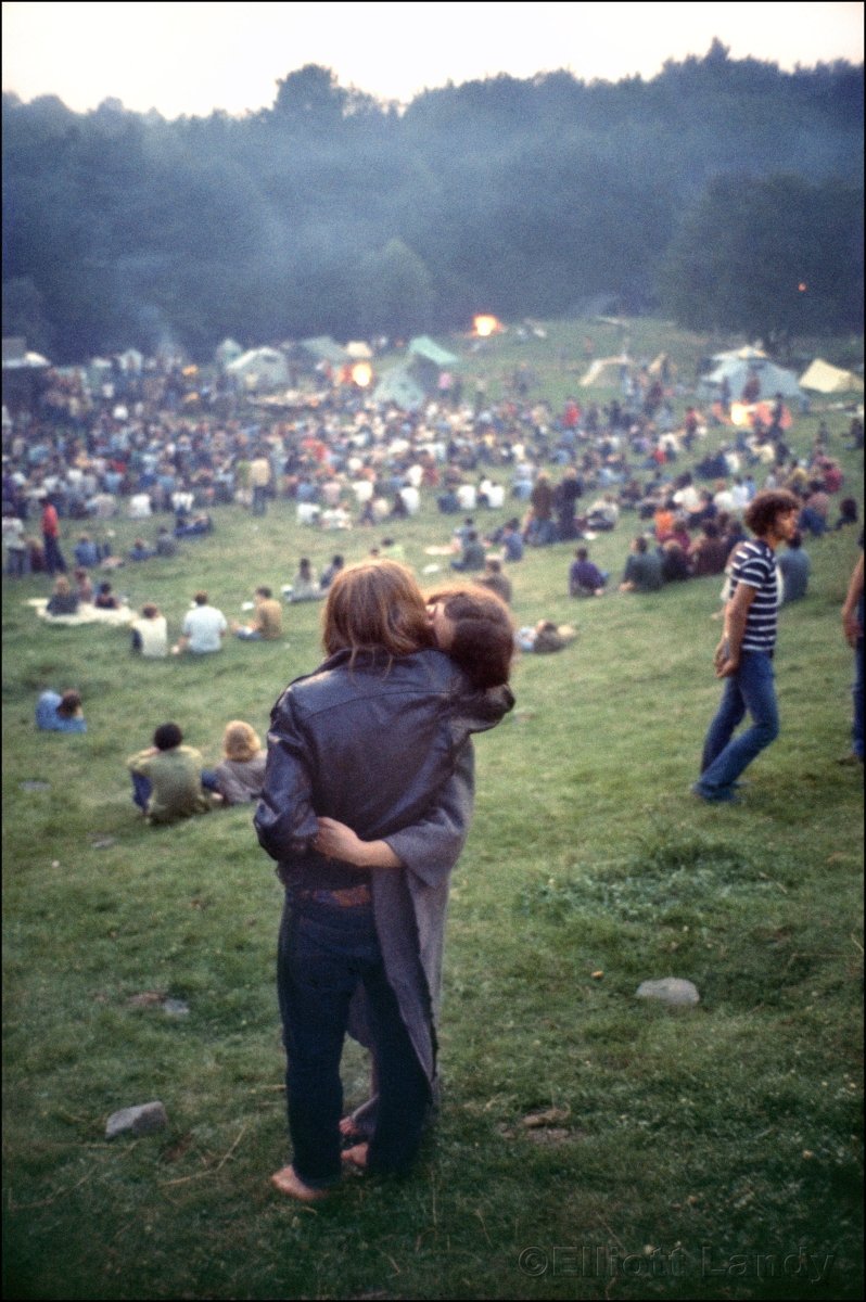 408 – Woodstock Festival, Bethel, NY, 1969 - Elliott Landy - Retroactv Merch Inc.
