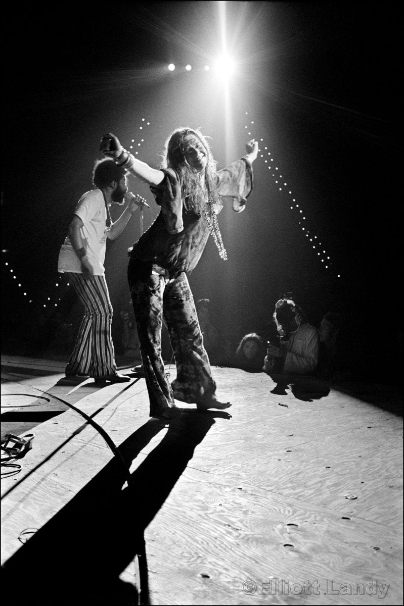 437 – Janis Joplin, Woodstock Festival, Bethel, NY, 1969 - Elliott Landy - Retroactv Merch Inc.