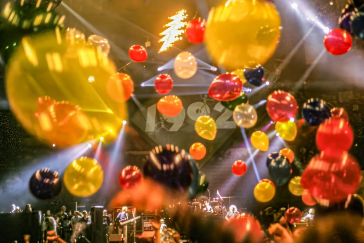 Grateful Dead New Years Eve - Susana Millman - Retroactv Merch Inc.